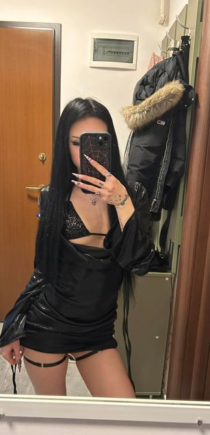 Model - MoonlightQueen femdom
