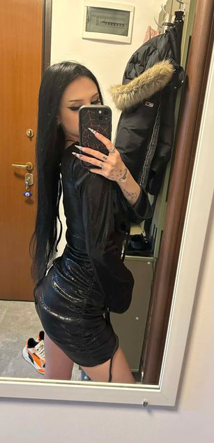 Model - MoonlightQueen femdom