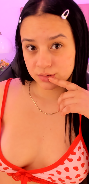 Model - Amy Ferreira deepthroat