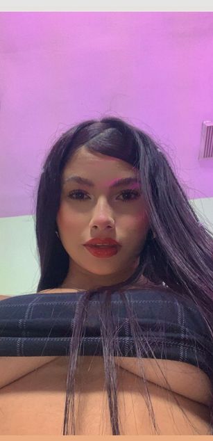 Model - Kim Luna deepthroat