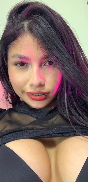 Model - Kim Luna deepthroat