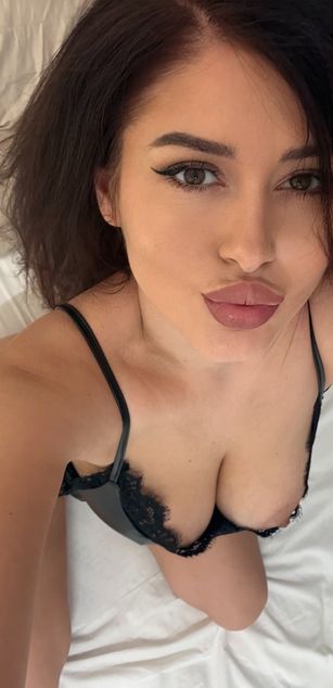 Model - Mellody milf