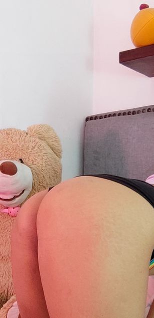 Model - Giorgina Gold blowjob