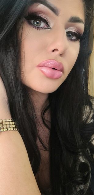 Model - LauraGreen36 bigtits