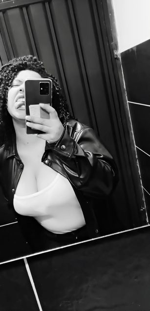 Model - NoaVega curvy