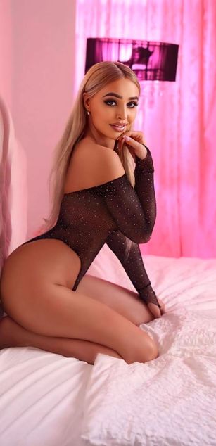 Model - wickeddenise cei