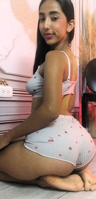 Model - Lally bigtits