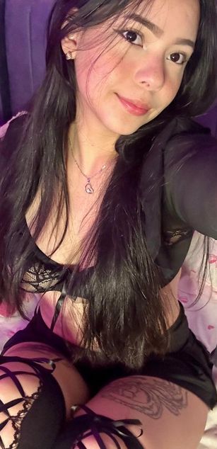 Model - Leah Martinez deepthroat