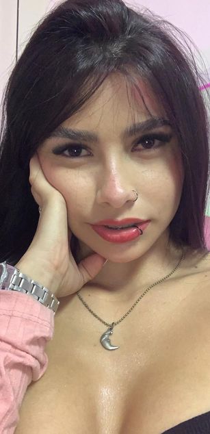 Model - Kim Luna deepthroat