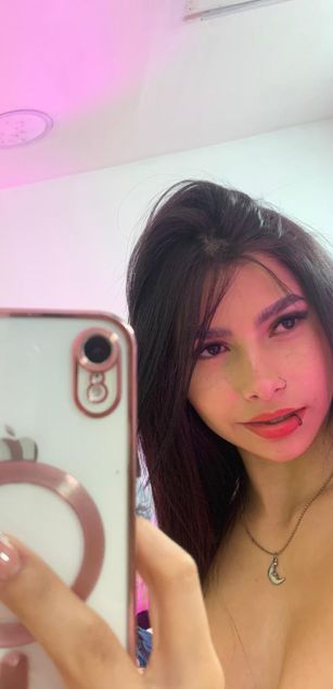 Model - Kim Luna deepthroat