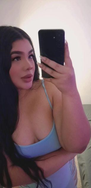 Model - Emma Becket curvy