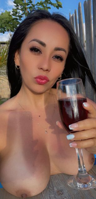 Model - Violeta Armitt deepthroat