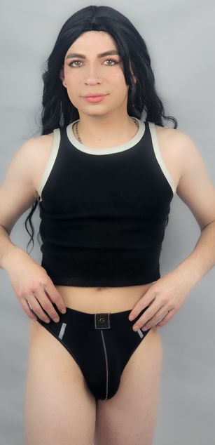 Model - Noa Smith blowjob