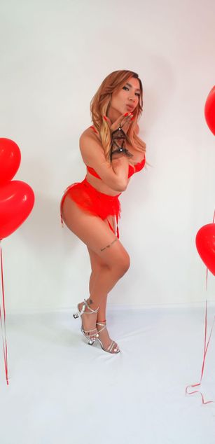 Model - Laura Candice dildo