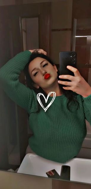 Model - CassiaTrace lips