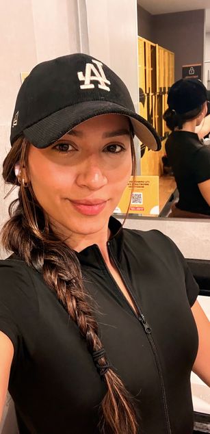 Model - Zoe Poe bigass