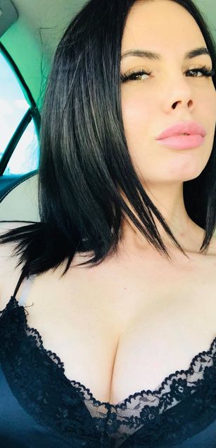 Model - Jessica Jolie deepthroat