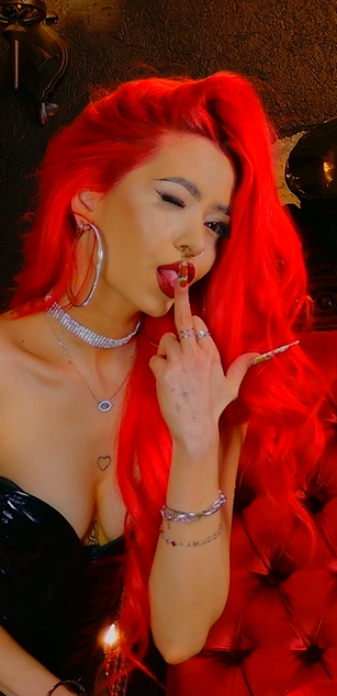 Model - MissMonique feet