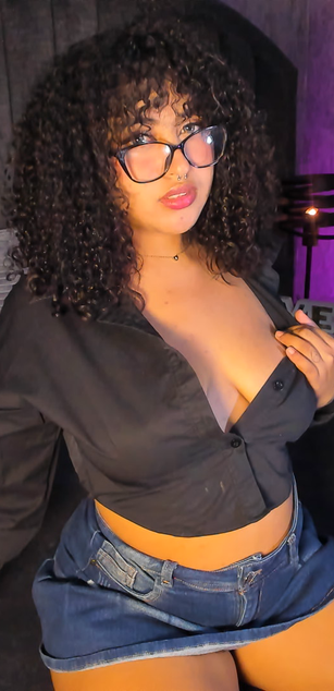 Model - LuisaCameron blowjob