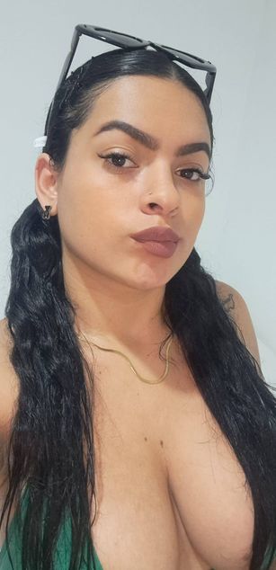 Model - Ambar SM deepthroat