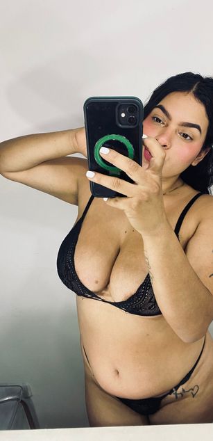 Model - Ambar SM deepthroat