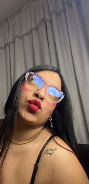 Model - Ambar SM deepthroat