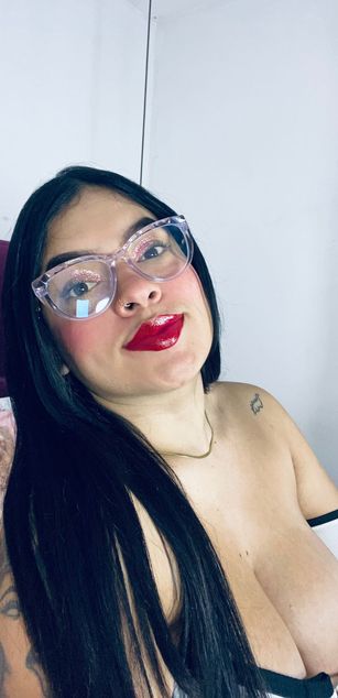 Model - Ambar SM deepthroat