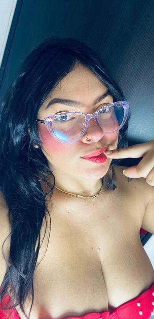 Model - Ambar SM deepthroat