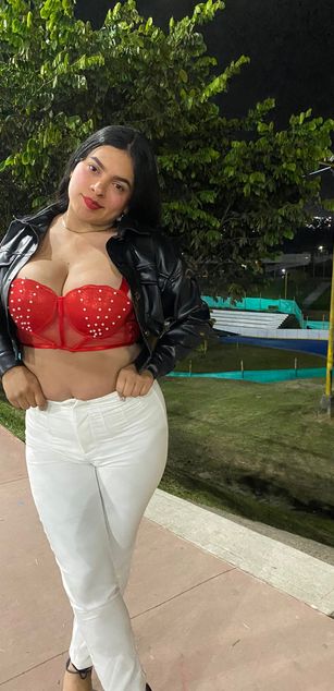 Model - Ambar SM deepthroat