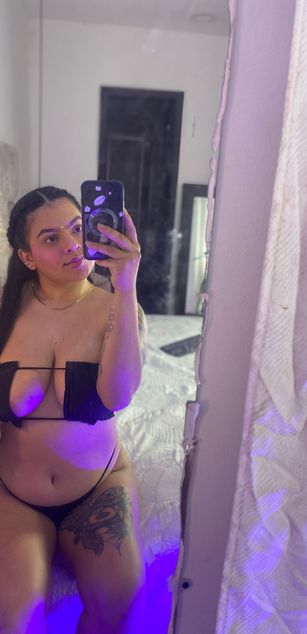 Model - Ambar SM deepthroat