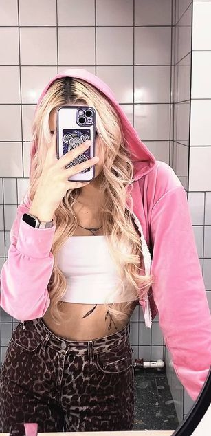 Model - Lina Lirian sexy