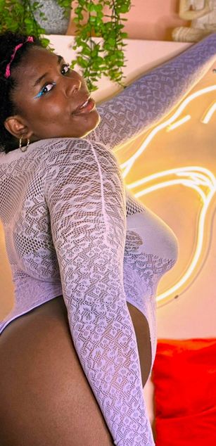 Model - Nany Moreno curvy