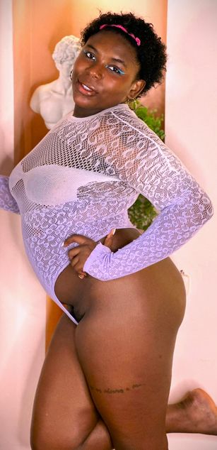 Model - Nany Moreno curvy