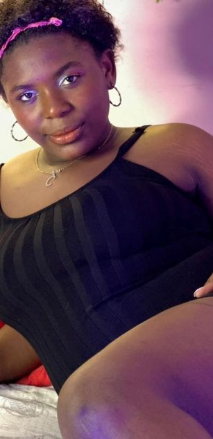 Model - Nany Moreno curvy