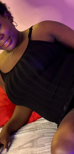 Model - Nany Moreno curvy