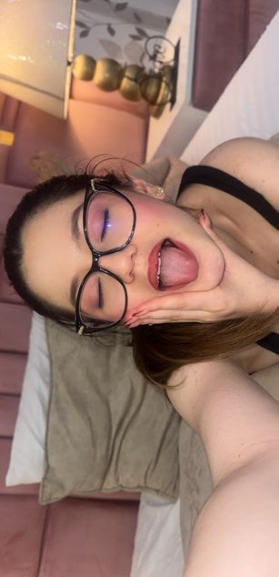 Model - ThrianaOlson blowjob