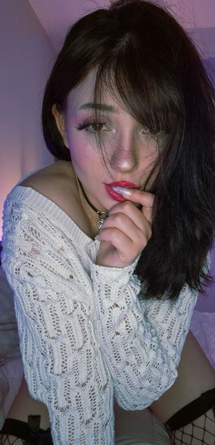 Model - Avery Willow Dirty