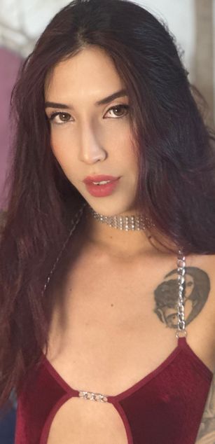 Model - IlyJunn dildo