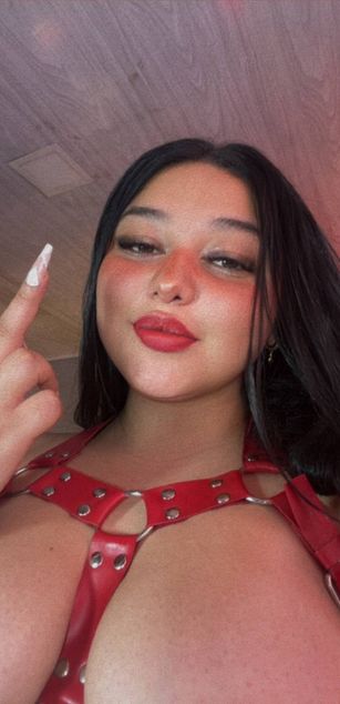 Model - Kim Sweetevil deepthroat