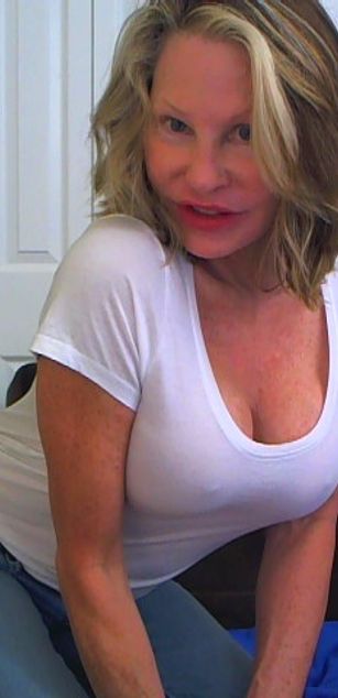 Model - sandi bigtits