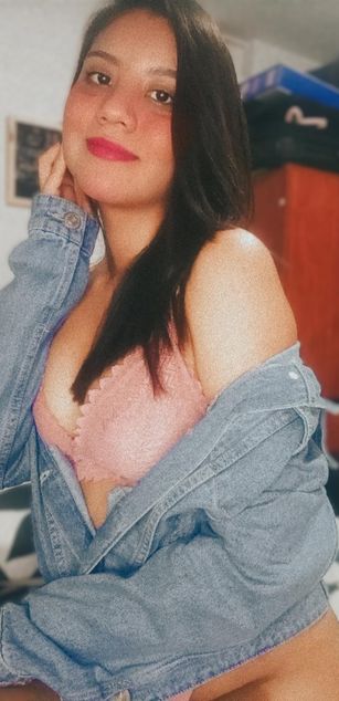 Model - Lola Gibson lesbian