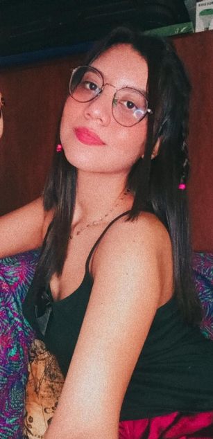 Model - Lola Gibson lesbian