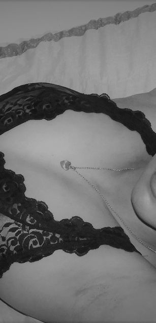 Model - Lola Gibson lesbian