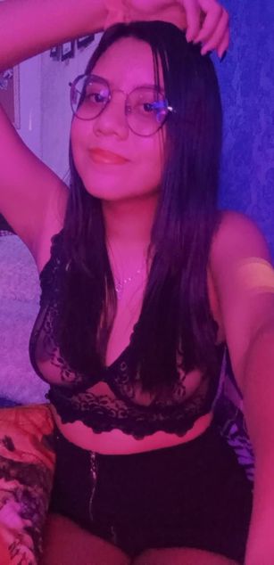 Model - Lola Gibson lesbian