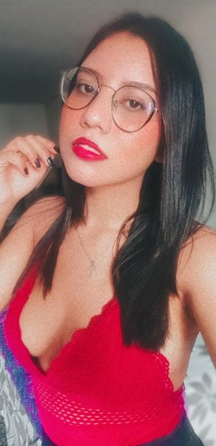 Model - Lola Gibson lesbian