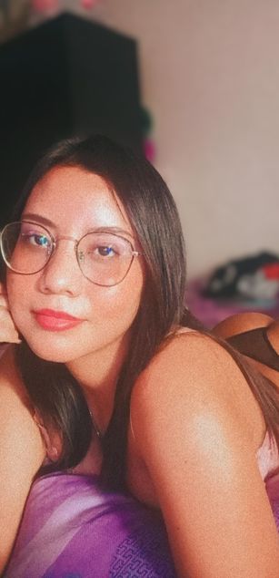 Model - Lola Gibson lesbian