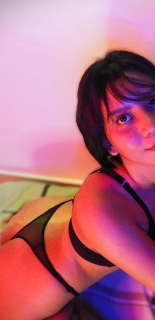 Model - Lola Gibson lesbian