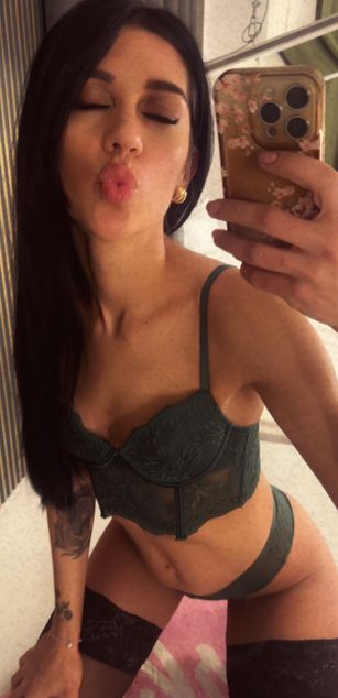 Model - Nerissa Myst heels