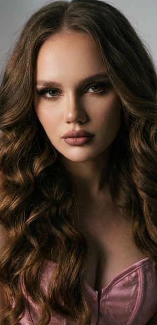 Model - Emeralda bigtits