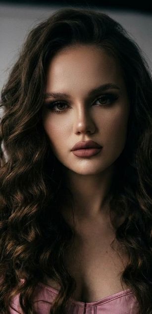 Model - Emeralda bigtits